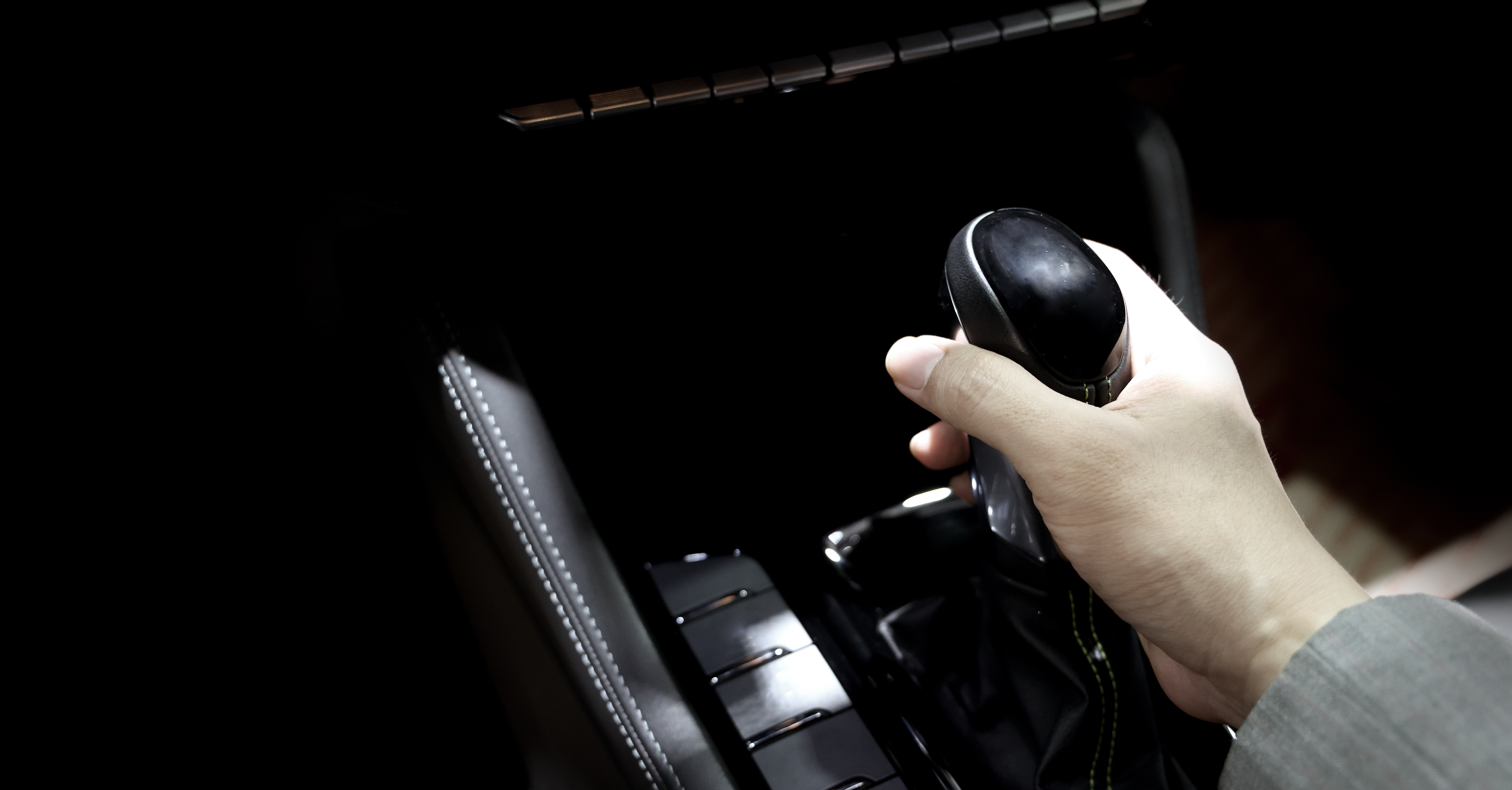 Manual vs. Automatic Transmissions: What Mountain Transmission Centers Wants You to Know Before Your Next Service